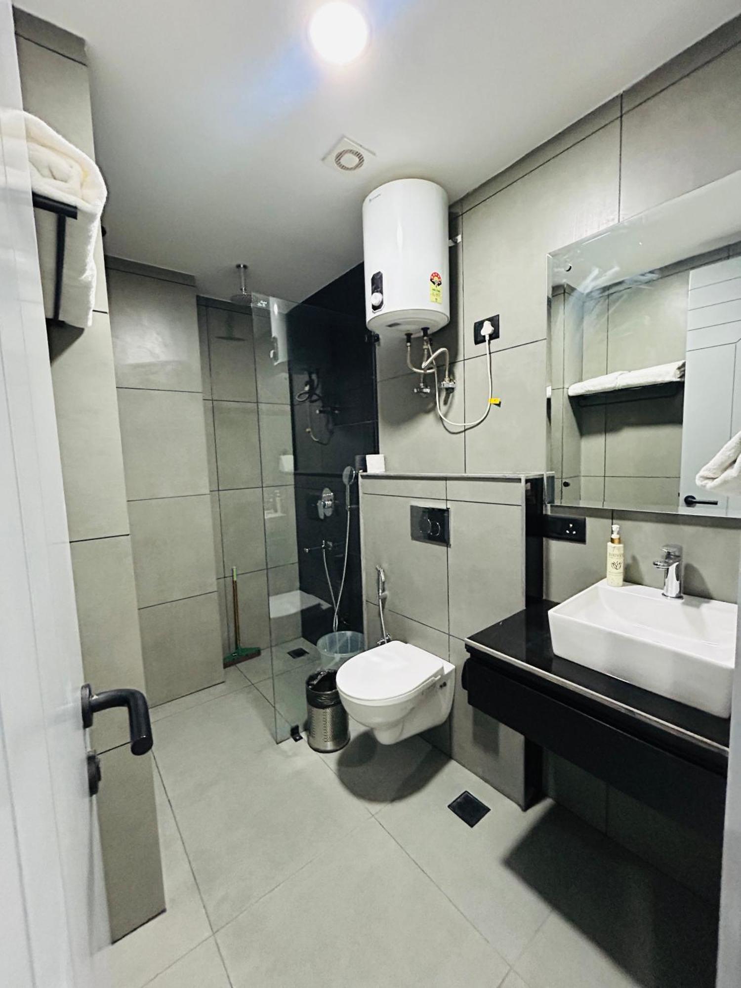 Bedchambers Serviced Apartment, Golf Course, Gurgaon Exterior photo